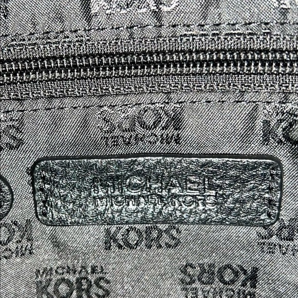 Pebble leather black Michael Kors cross body - Picture 6 of 6